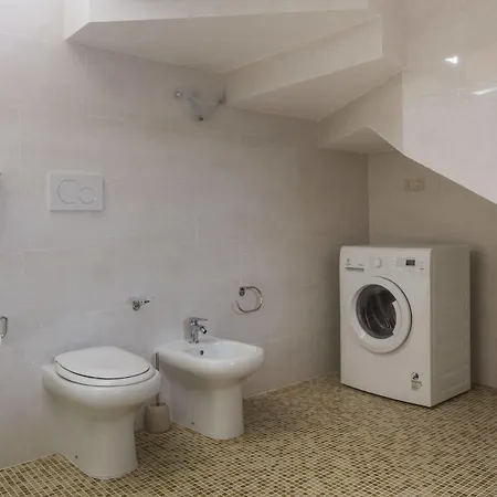 Pensión Anaelehouserooms Ltb 5*