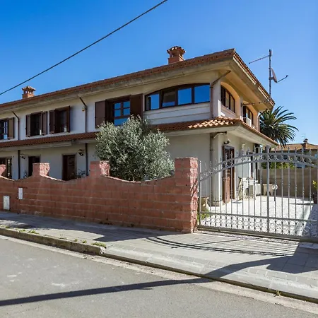 Anaelehouserooms Ltb 4*