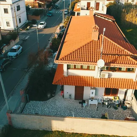 Vendégház Anaelehouserooms Ltb 4*